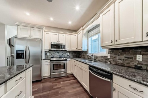 1444 40 Street Sw, Calgary, AB - Indoor Photo Showing Kitchen With Double Sink With Upgraded Kitchen