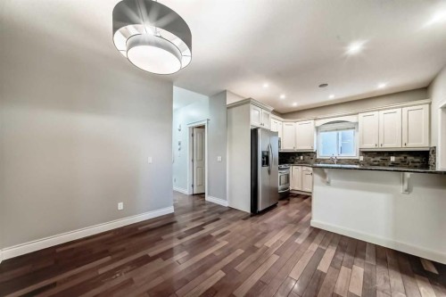 1444 40 Street Sw, Calgary, AB - Indoor Photo Showing Kitchen