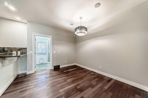 1444 40 Street Sw, Calgary, AB - Indoor Photo Showing Other Room