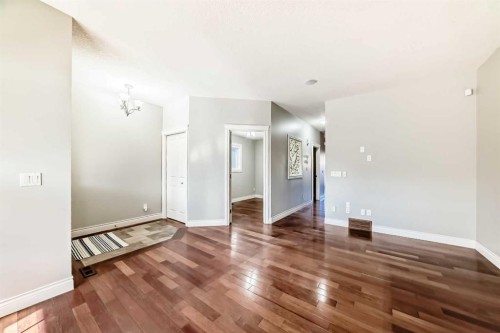 1444 40 Street Sw, Calgary, AB - Indoor Photo Showing Other Room