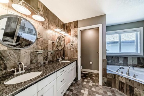 1444 40 Street Sw, Calgary, AB - Indoor Photo Showing Bathroom