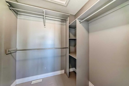 1444 40 Street Sw, Calgary, AB - Indoor With Storage