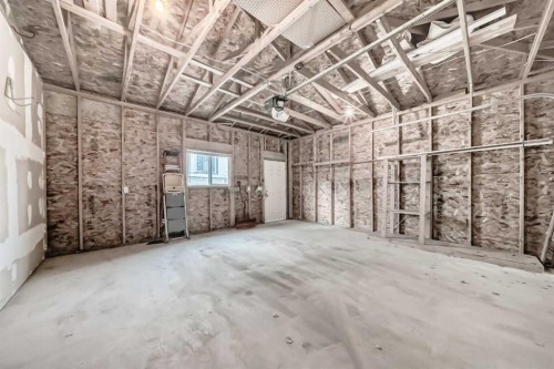 1444 40 Street Sw, Calgary, AB - Indoor Photo Showing Garage