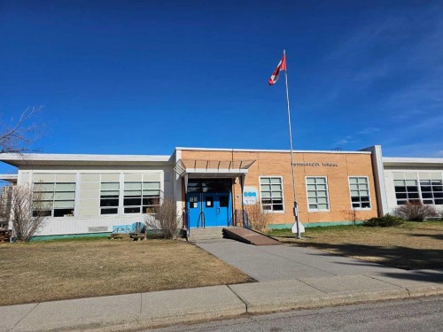 1444 40 Street Sw, Calgary, AB - Outdoor