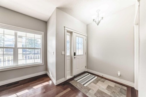 1444 40 Street Sw, Calgary, AB - Indoor Photo Showing Other Room