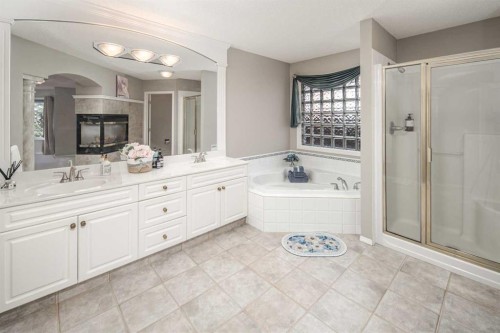 143 Hamptons Terrace Nw, Calgary, AB - Indoor Photo Showing Bathroom