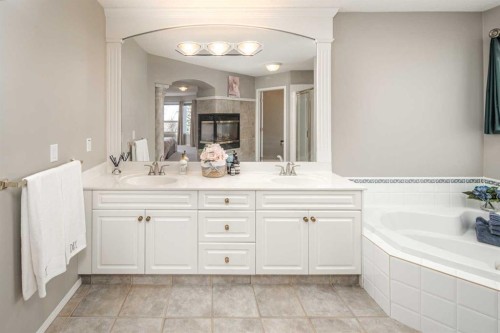 143 Hamptons Terrace Nw, Calgary, AB - Indoor Photo Showing Bathroom