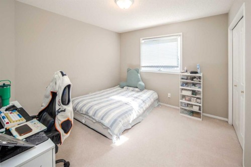 143 Hamptons Terrace Nw, Calgary, AB - Indoor Photo Showing Bedroom