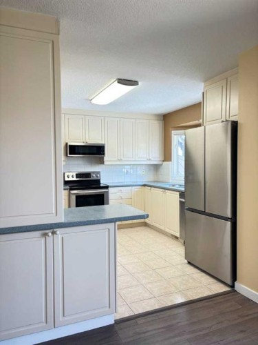 44 Edgemont Estates Road Nw, Calgary, AB - Indoor Photo Showing Kitchen