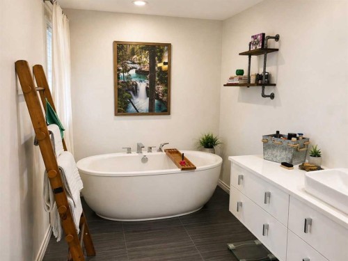 366 Mahogany Boulevard Se, Calgary, AB - Indoor Photo Showing Bathroom