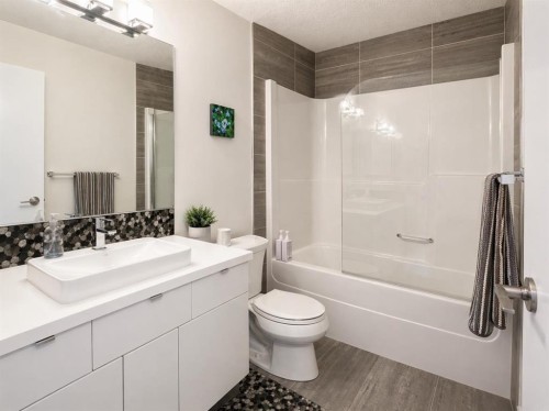 366 Mahogany Boulevard Se, Calgary, AB - Indoor Photo Showing Bathroom