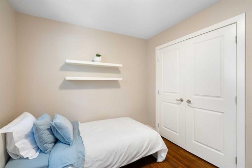 142 Winston Drive Sw, Calgary, AB - Indoor Photo Showing Bedroom
