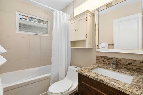 142 Winston Drive Sw, Calgary, AB - Indoor Photo Showing Bathroom
