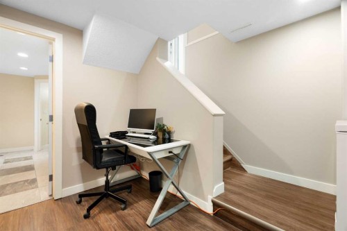 142 Winston Drive Sw, Calgary, AB - Indoor Photo Showing Office