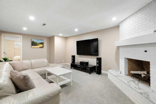 142 Winston Drive Sw, Calgary, AB - Indoor