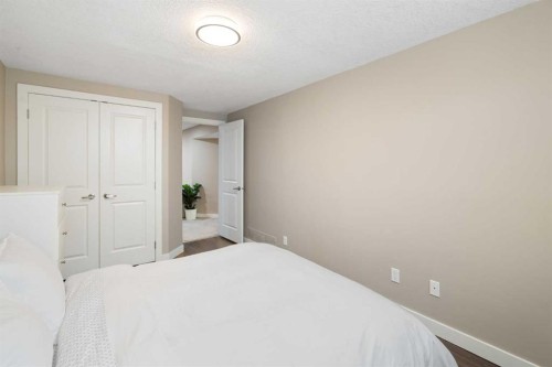 142 Winston Drive Sw, Calgary, AB - Indoor Photo Showing Bedroom