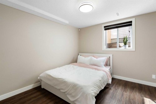 142 Winston Drive Sw, Calgary, AB - Indoor Photo Showing Bedroom