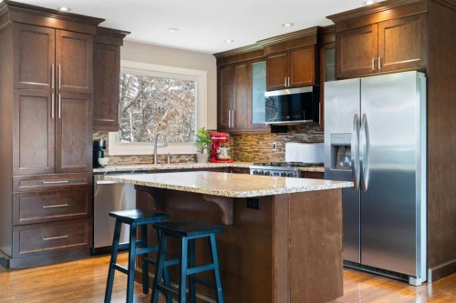 142 Winston Drive Sw, Calgary, AB - Indoor Photo Showing Kitchen With Upgraded Kitchen