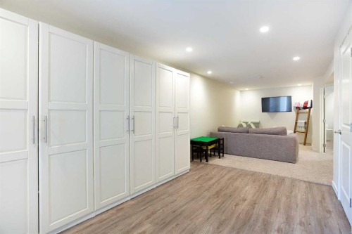31 Sunset Link, Cochrane, AB - Indoor Photo Showing Other Room