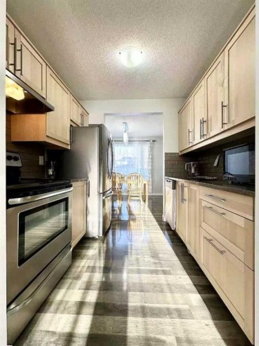 16-6915 Ranchview Drive Nw, Calgary, AB - Indoor Photo Showing Kitchen