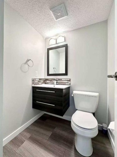 16-6915 Ranchview Drive Nw, Calgary, AB - Indoor Photo Showing Bathroom