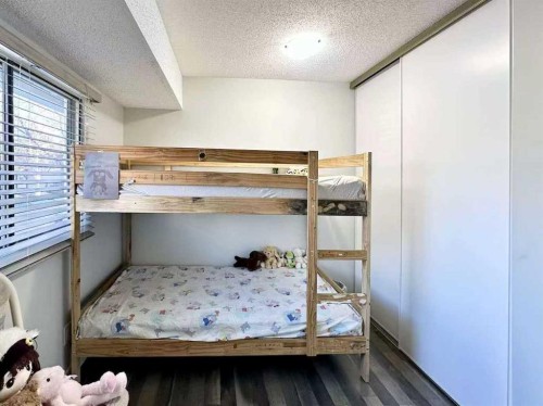16-6915 Ranchview Drive Nw, Calgary, AB - Indoor Photo Showing Bedroom