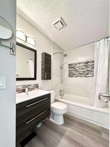 16-6915 Ranchview Drive Nw, Calgary, AB - Indoor Photo Showing Bathroom