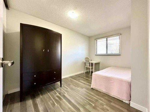 16-6915 Ranchview Drive Nw, Calgary, AB - Indoor Photo Showing Bedroom