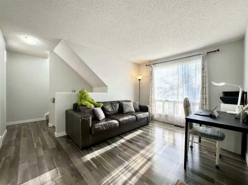 16-6915 Ranchview Drive Nw, Calgary, AB - Indoor Photo Showing Living Room