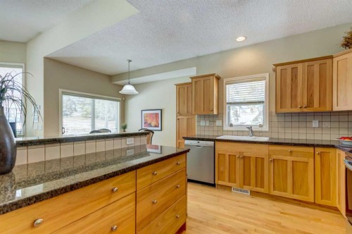 8 Straddock Villas Sw, Calgary, AB 