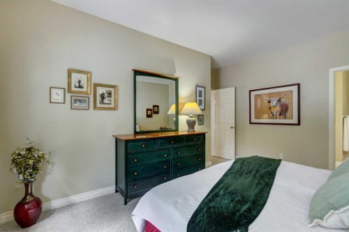 8 Straddock Villas Sw, Calgary, AB 