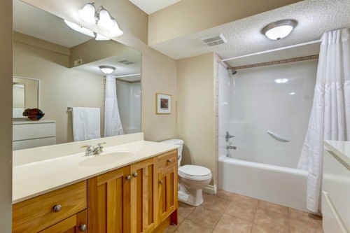 8 Straddock Villas Sw, Calgary, AB 