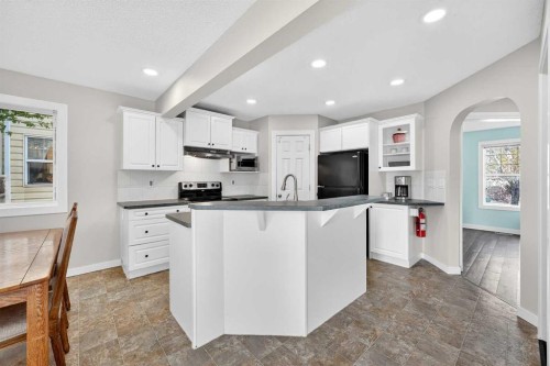 988 Prestwick Circle Se, Calgary, AB - Indoor Photo Showing Kitchen With Upgraded Kitchen