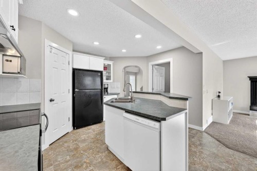988 Prestwick Circle Se, Calgary, AB - Indoor Photo Showing Kitchen With Double Sink