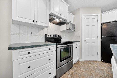 988 Prestwick Circle Se, Calgary, AB - Indoor Photo Showing Kitchen