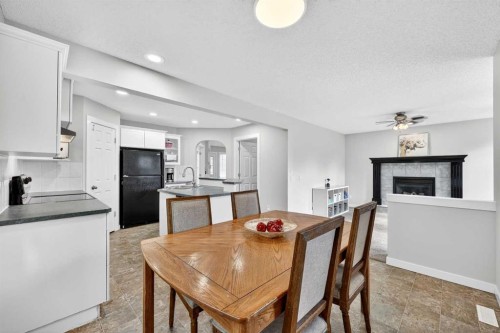 988 Prestwick Circle Se, Calgary, AB - Indoor Photo Showing Dining Room