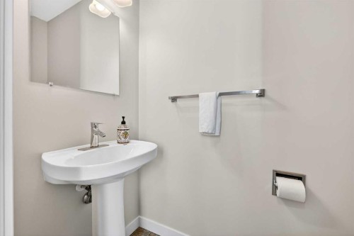 988 Prestwick Circle Se, Calgary, AB - Indoor Photo Showing Bathroom