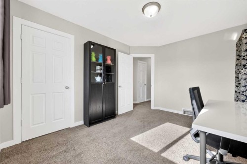 988 Prestwick Circle Se, Calgary, AB - Indoor Photo Showing Office