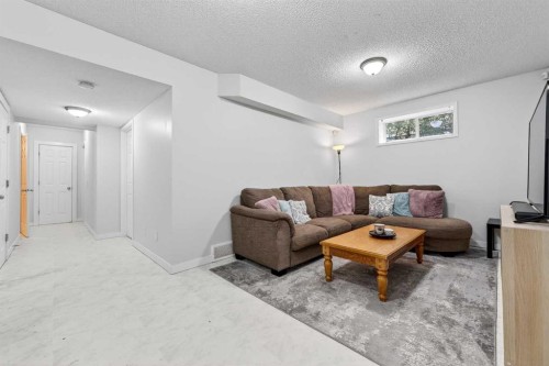 988 Prestwick Circle Se, Calgary, AB - Indoor Photo Showing Other Room