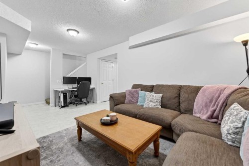 988 Prestwick Circle Se, Calgary, AB - Indoor Photo Showing Living Room