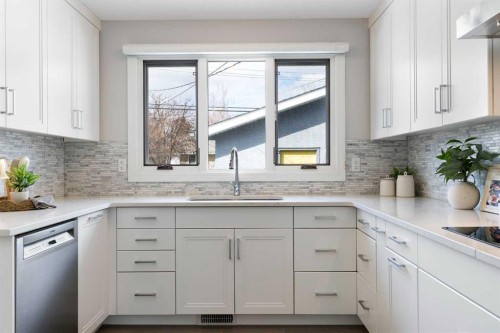 348 Wascana Crescent Se, Calgary, AB - Indoor Photo Showing Kitchen