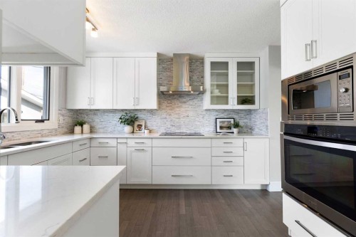 348 Wascana Crescent Se, Calgary, AB - Indoor Photo Showing Kitchen With Upgraded Kitchen