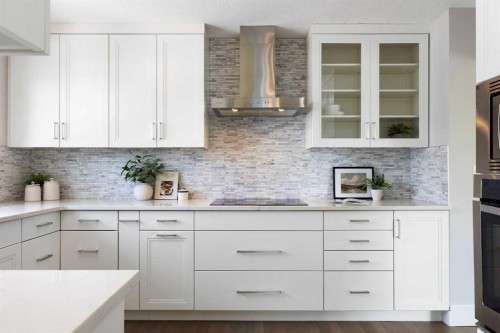 348 Wascana Crescent Se, Calgary, AB - Indoor Photo Showing Kitchen With Upgraded Kitchen