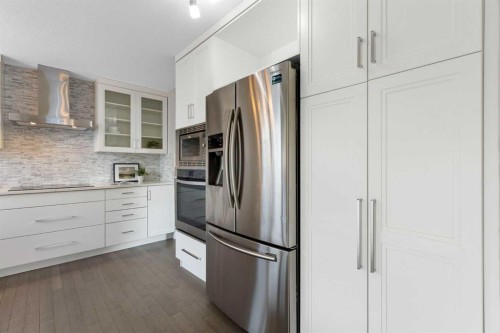 348 Wascana Crescent Se, Calgary, AB - Indoor Photo Showing Kitchen With Upgraded Kitchen