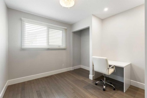 348 Wascana Crescent Se, Calgary, AB - Indoor