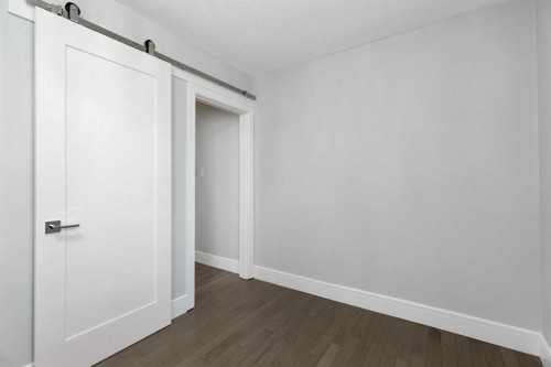 348 Wascana Crescent Se, Calgary, AB - Indoor Photo Showing Other Room