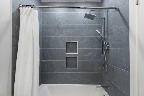 348 Wascana Crescent Se, Calgary, AB - Indoor Photo Showing Bathroom