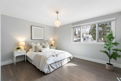 348 Wascana Crescent Se, Calgary, AB - Indoor Photo Showing Bedroom