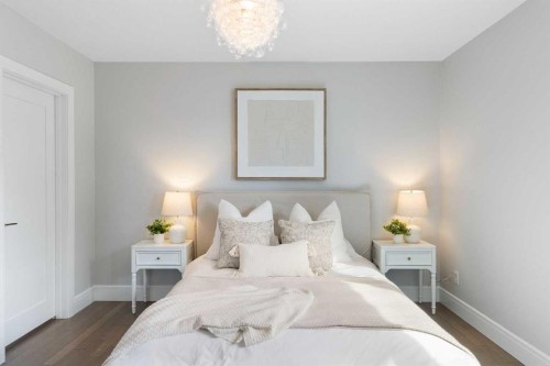 348 Wascana Crescent Se, Calgary, AB - Indoor Photo Showing Bedroom