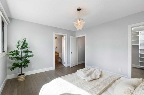 348 Wascana Crescent Se, Calgary, AB - Indoor Photo Showing Bedroom